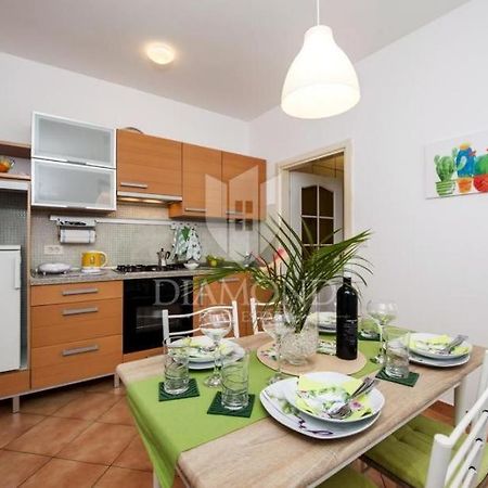 Santa Eufemia Rovinj 10Min Walk To City & Free Garage Parking Apartment Exterior photo